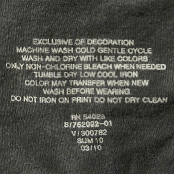 Banana Republic Women’s Gray GraphicTee Shirt Short Sleeve V-Neck Size Medium - Picture 8 of 8